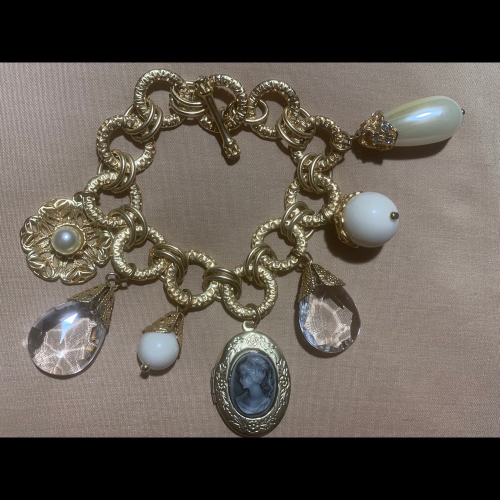 Fashion Charm Bracelet with Toggle Closure